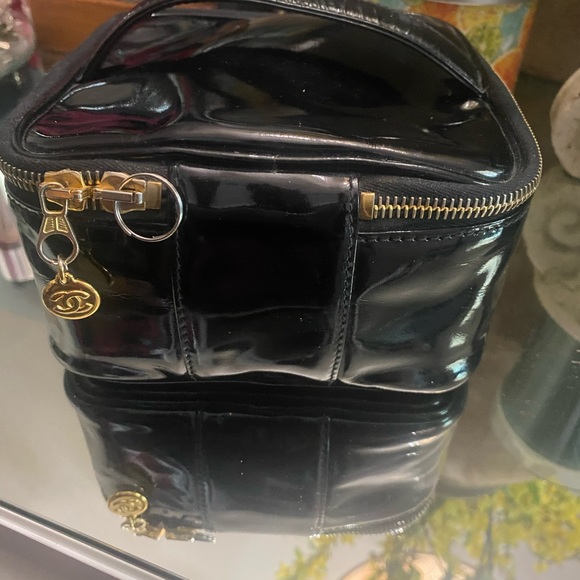 💯 authentic Chanel Timeless vanity case. - Picture 5 of 9